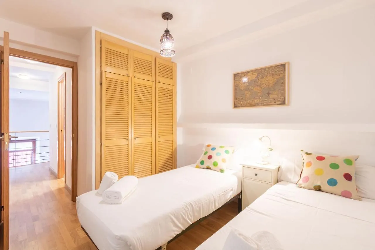 Goles Courtyard With Parking By Valcambre Apartment Seville