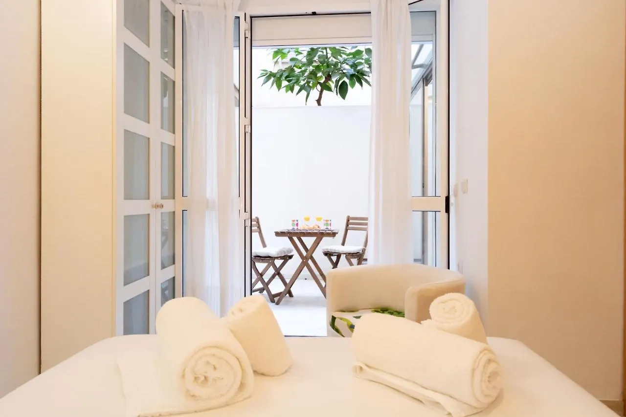 Goles Courtyard With Parking By Valcambre Apartment Seville