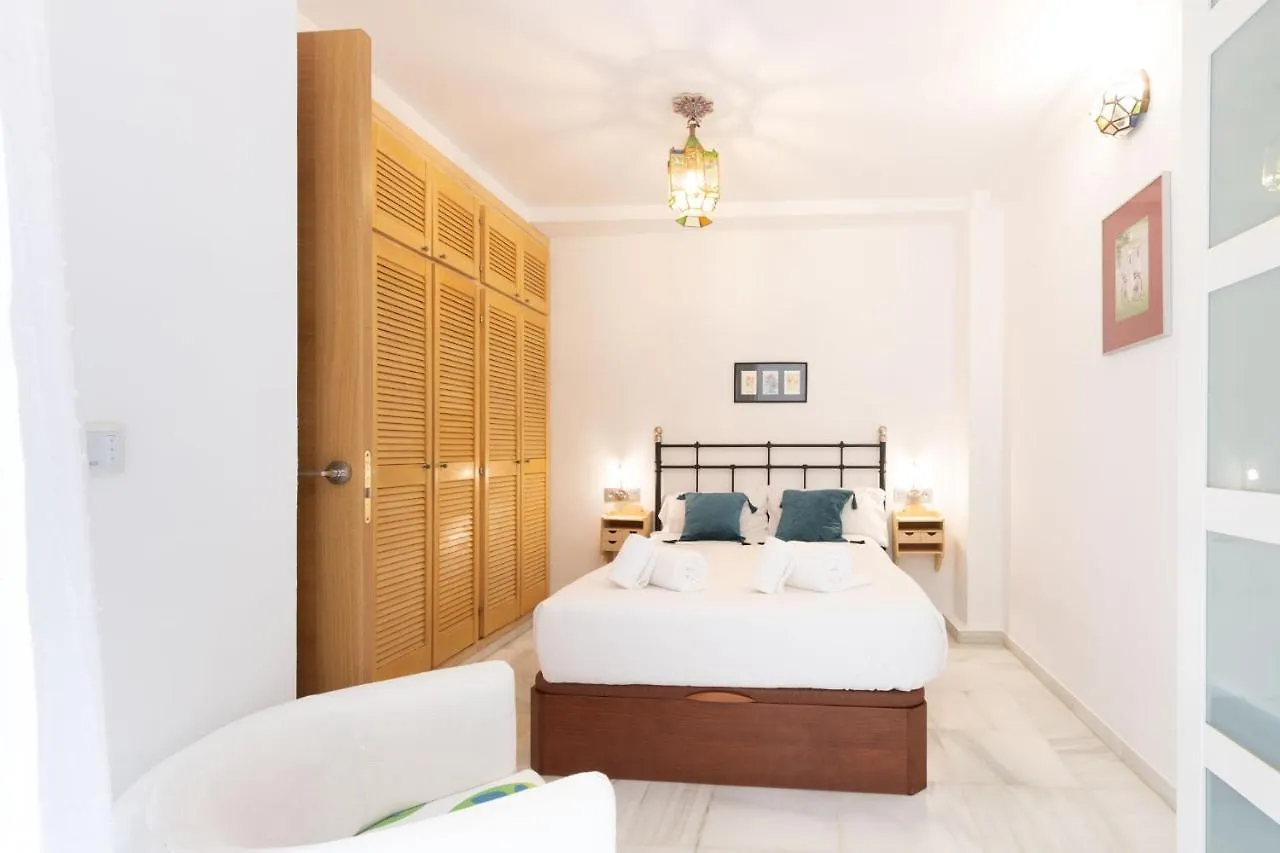 Goles Courtyard With Parking By Valcambre Apartment Seville