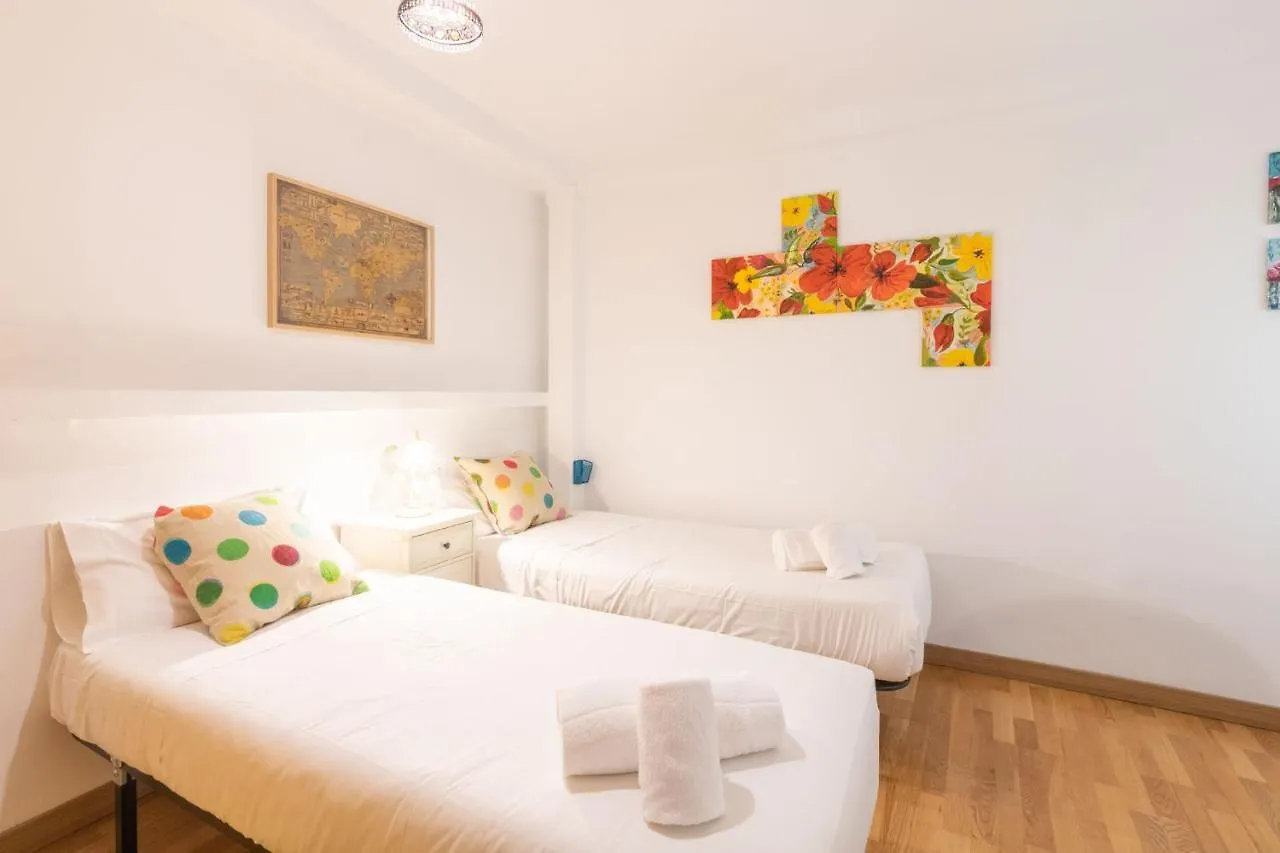 Goles Courtyard With Parking By Valcambre Apartment Seville