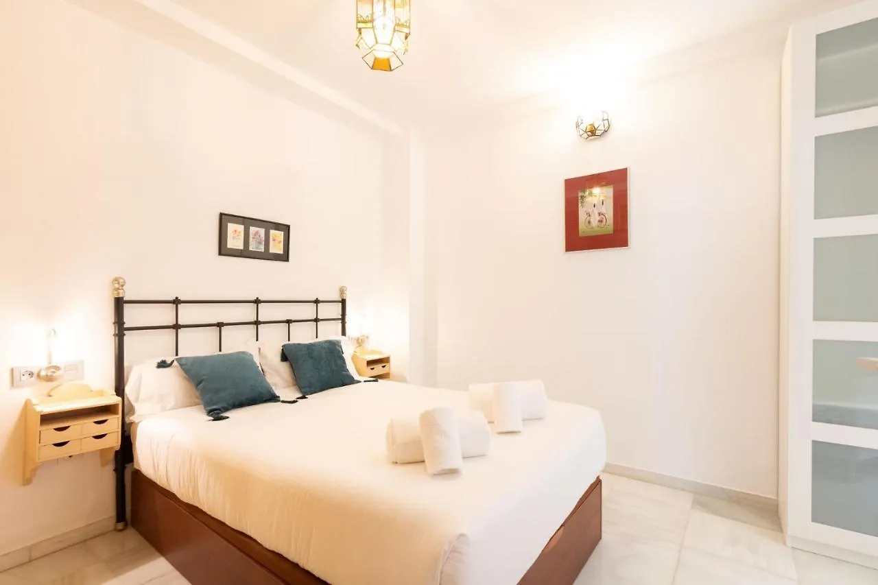 Goles Courtyard With Parking By Valcambre Apartment Seville
